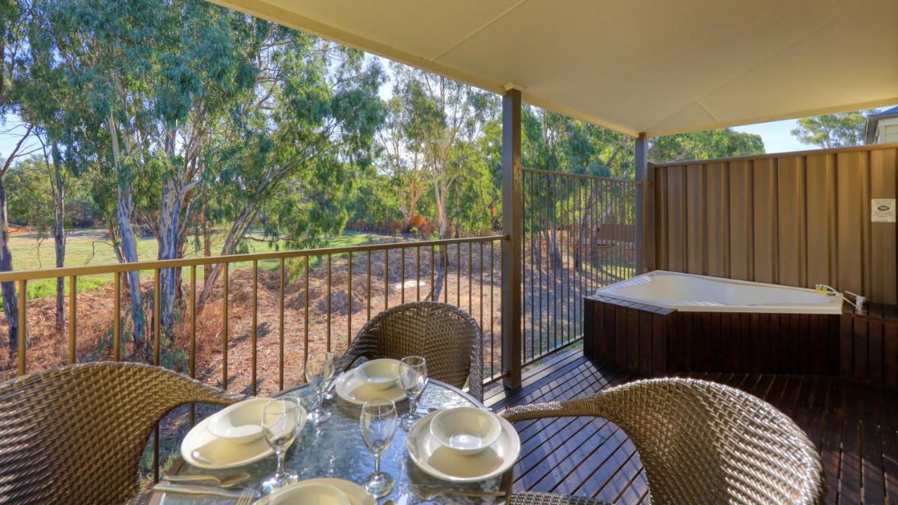 Bridges On Meninya Motel & Apartments Moama Exterior photo