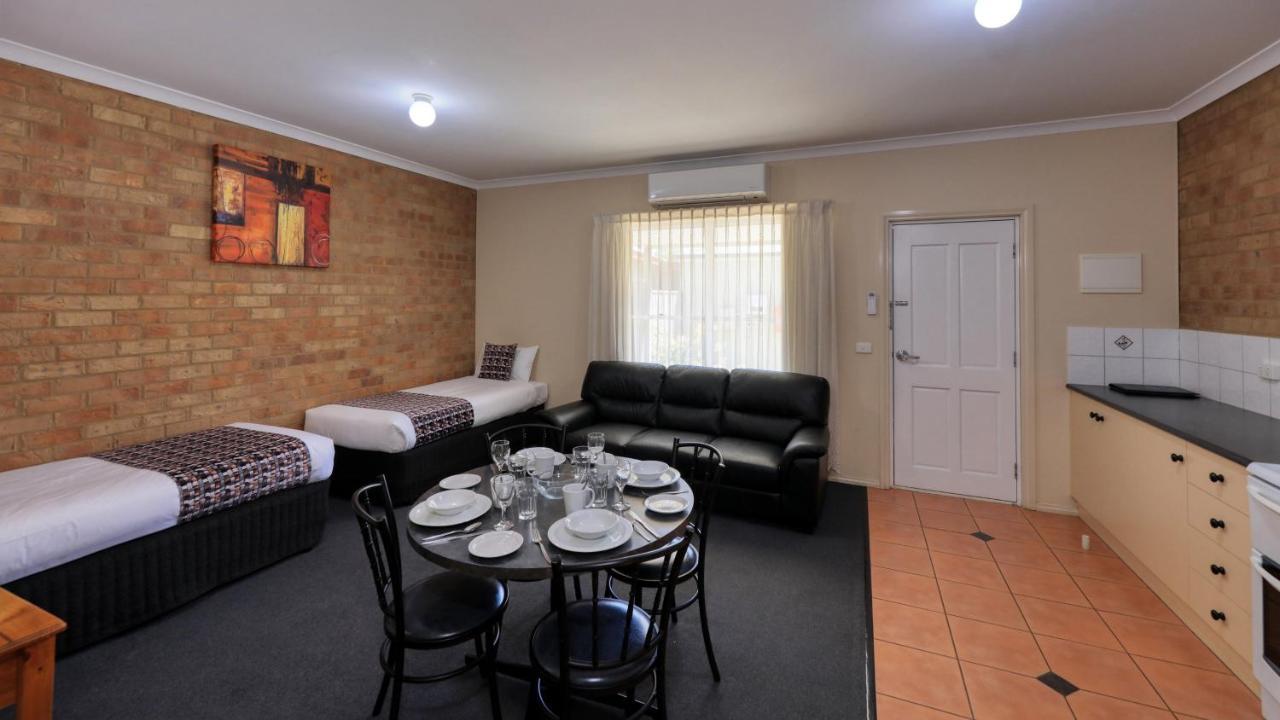 Bridges On Meninya Motel & Apartments Moama Exterior photo