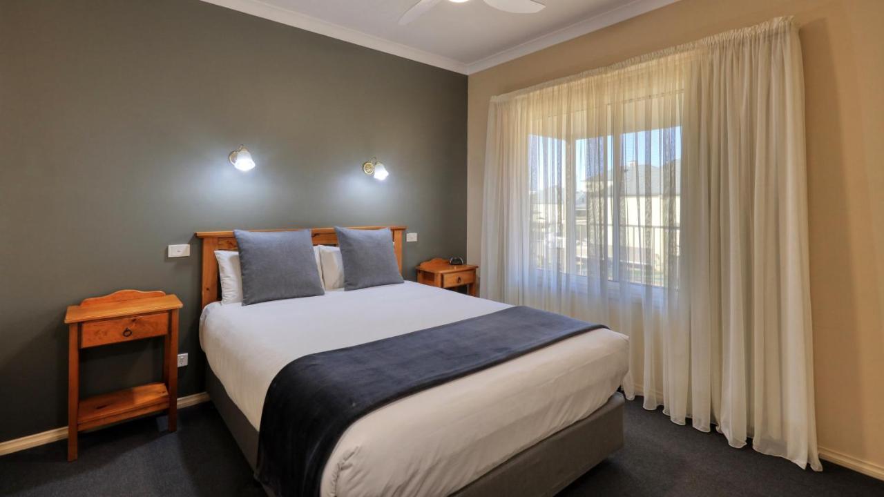 Bridges On Meninya Motel & Apartments Moama Exterior photo