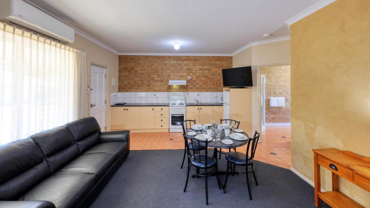 Bridges On Meninya Motel & Apartments Moama Exterior photo
