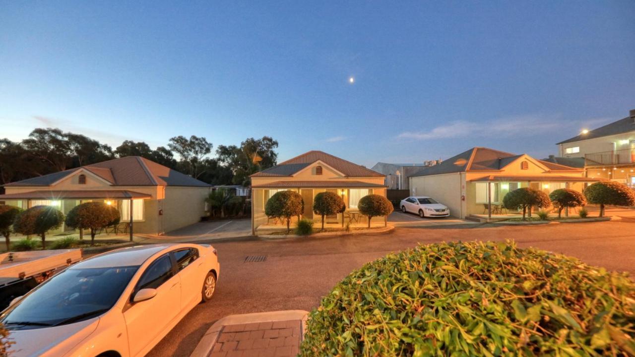 Bridges On Meninya Motel & Apartments Moama Exterior photo