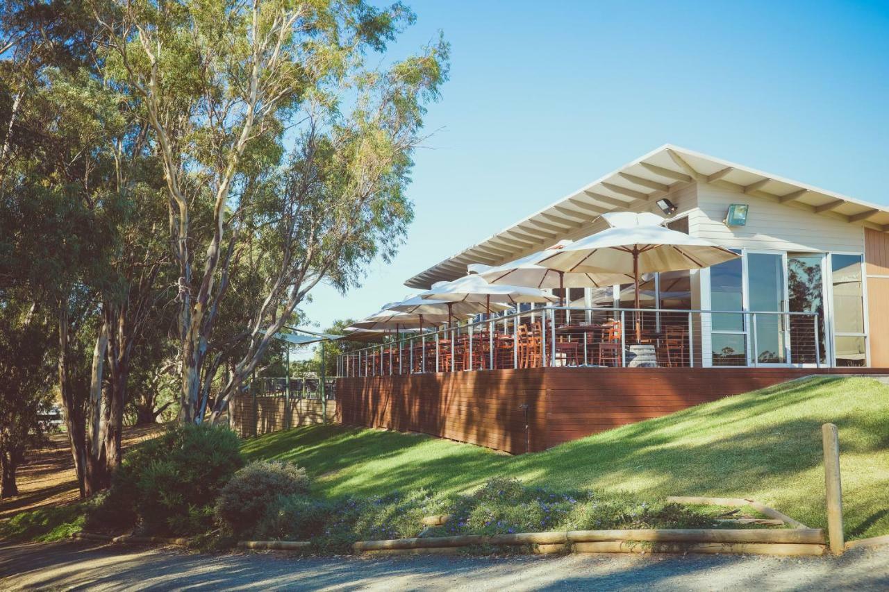 Bridges On Meninya Motel & Apartments Moama Exterior photo